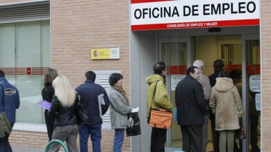 El paro baja en junio en 122.684 personas, la segunda mayor caída en este mes desde 1996