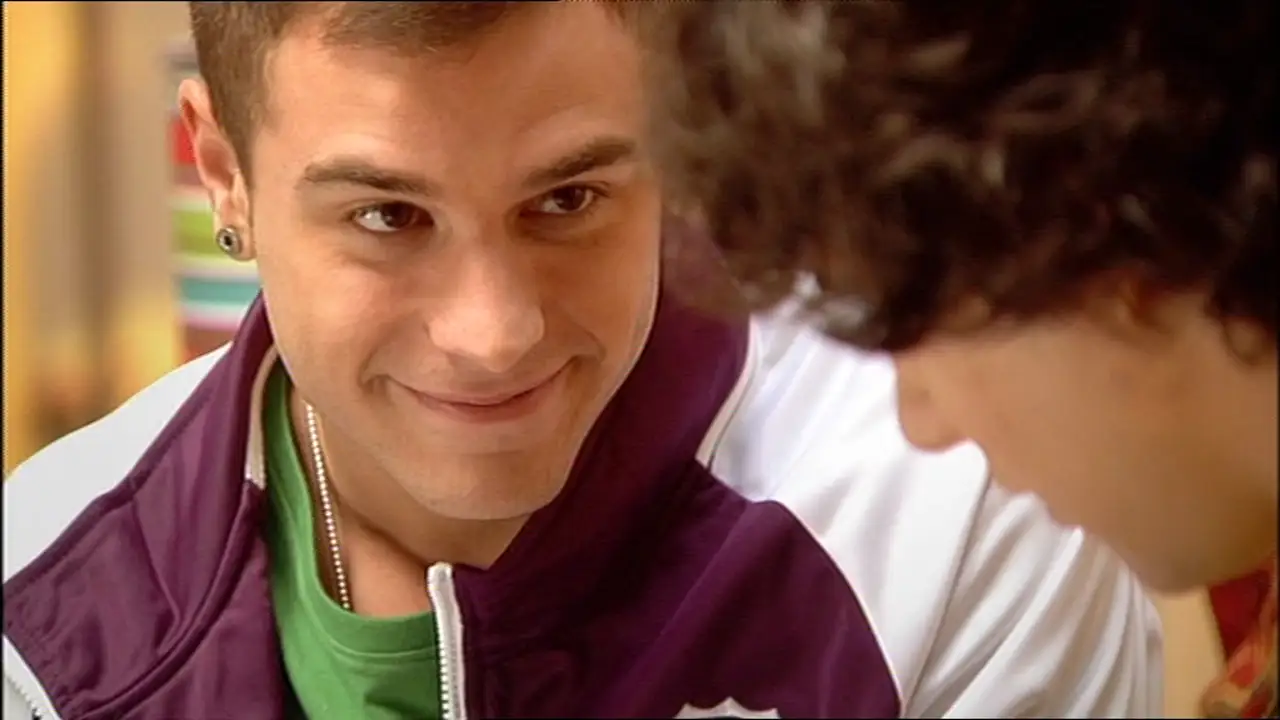 David le regala un anillo a Fer