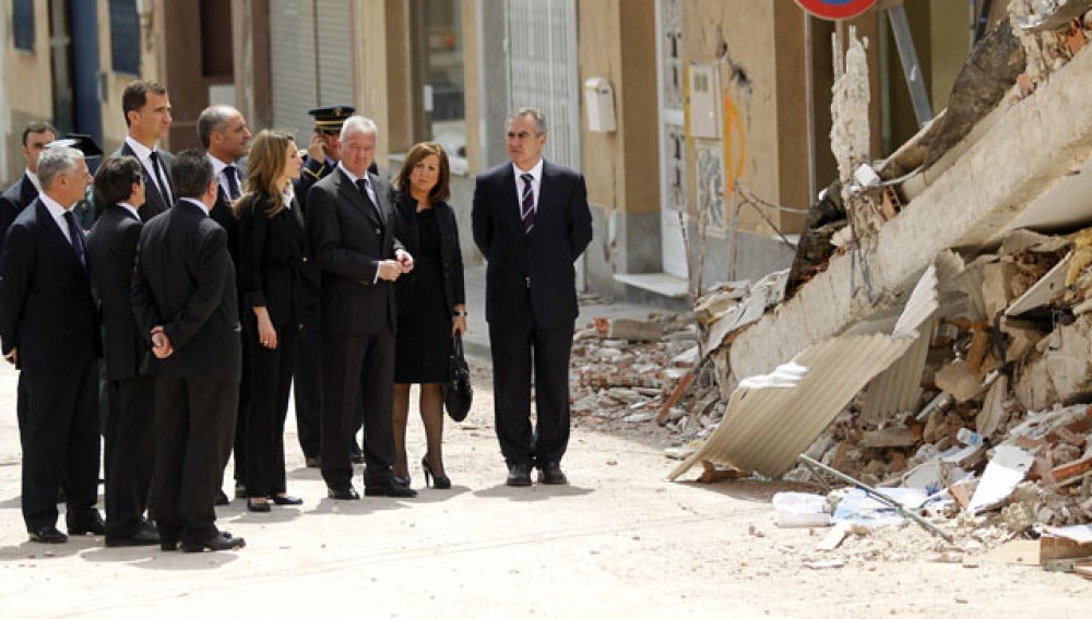 Los Príncipes visitan las zonas afectadas en Lorca