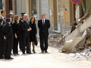Los Príncipes visitan las zonas afectadas en Lorca
