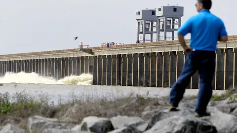 Abren las compuertas del río Mississippi Abren las compuertas del río Mississippi