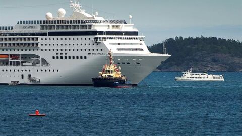 1800 pasajeros encerrados en un crucero por una aver&iacute;a el&eacute;ctrica