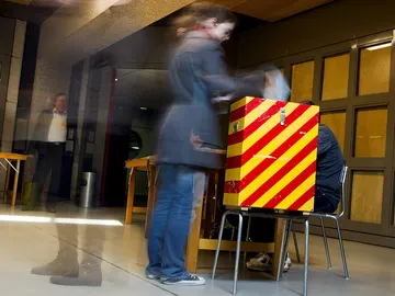 Una votante en Zúrich Una votante en Zúrich