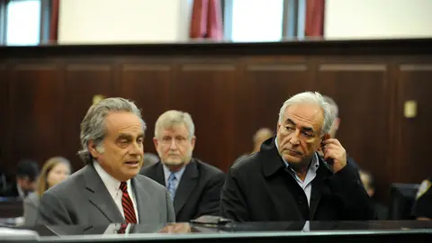 Strauss-Kahn junto a su abogado Strauss-Kahn junto a su abogado