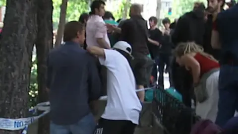 Agresión a un cámara de Antena 3 Agresión a un cámara de Antena 3