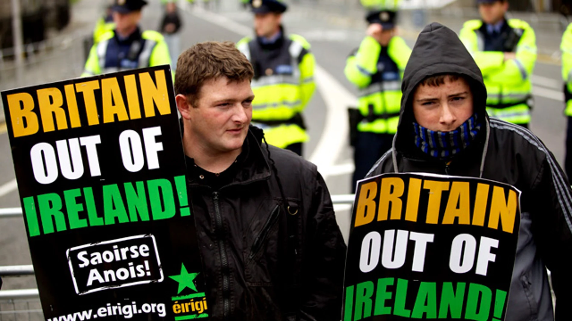 Irlandeses contra la visita de Isabel II Irlandeses contra la visita de Isabel II