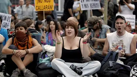 Jóvenes se concentran frente a los juzgados de Plaza de Castilla Jóvenes se concentran frente a los juzgados de Plaza de Castilla