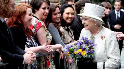 Isabel II durante su visita a Irlanda