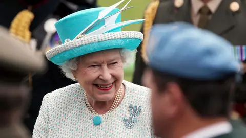 La reina Isabel II durante su visita a Irlanda La reina Isabel II durante su visita a Irlanda