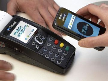 En España, la Caixa ya permite algunas operaciones bancarias por móvil