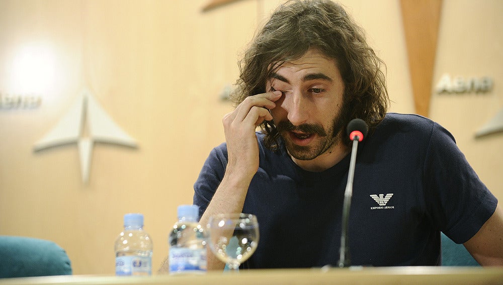 Manu Brabo, emocionado en la rueda de prensa