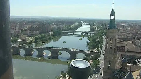 Vista de Zaragoza a 80 metros de altura Vista de Zaragoza a 80 metros de altura