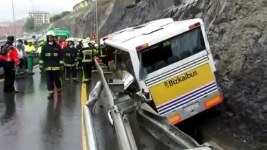 Dieciséis heridos en un accidente de autobús en Bilbao