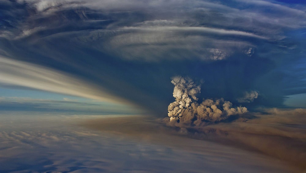 El volcán en erupción