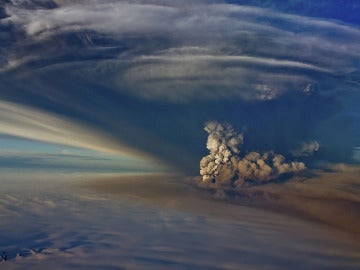 El volcán en erupción