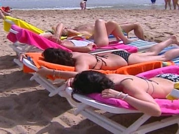 Tomando el sol en la playa