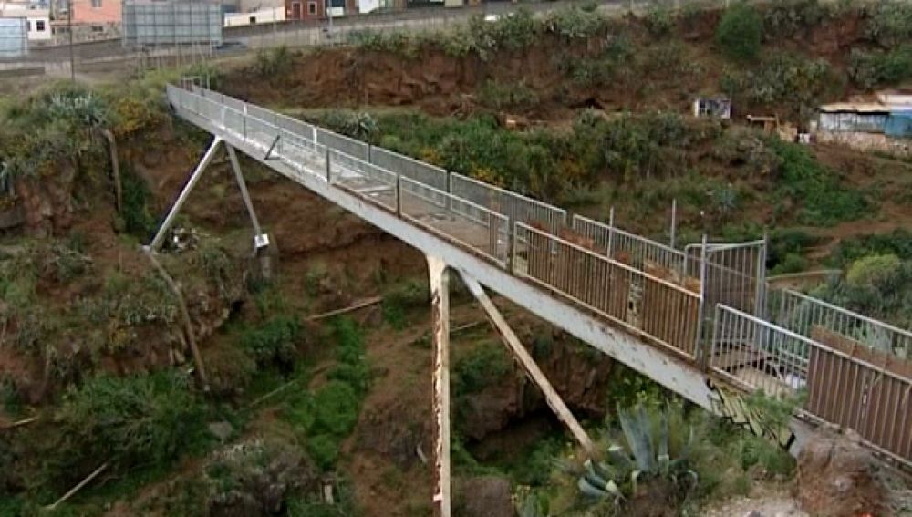 Remodelan un puente después de 10 años cerrado