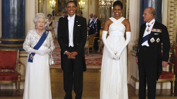 Los Obama junto a la reina de Inglaterra Isabel segunda y su marido el príncipe Philip en la cena de gala en Buckingham Palace.