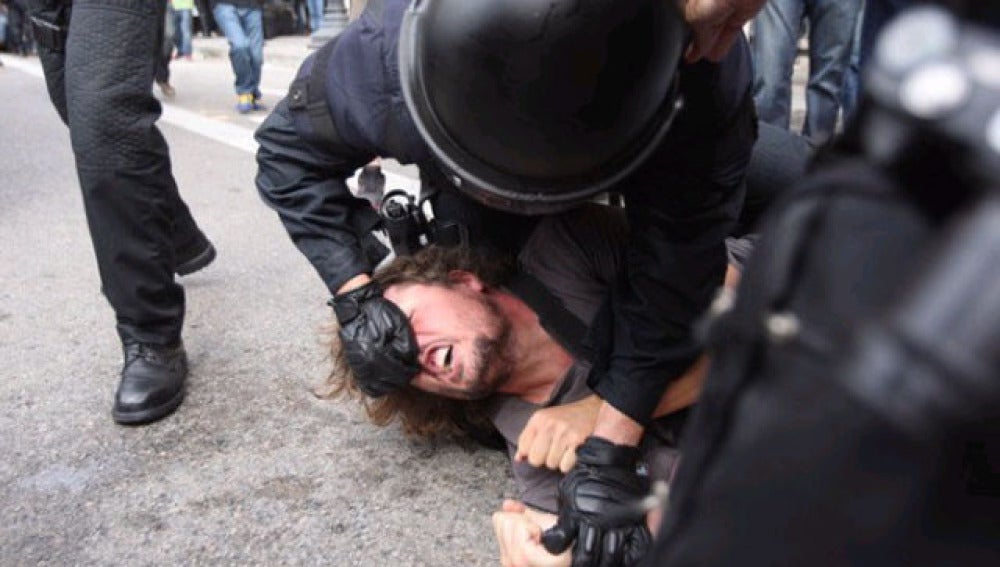 Desalojo en la Plaza Cataluña