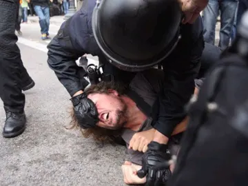 Desalojo en la Plaza Cataluña Desalojo en la Plaza Cataluña