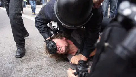 Desalojo en la Plaza Cataluña Desalojo en la Plaza Cataluña