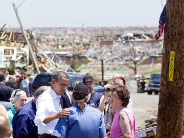 Obama, con los damnificados en Misuri