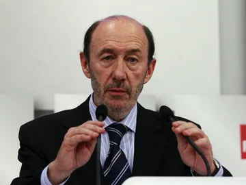 Rubalcaba comparece como candidato a las primarias del PSOE Rubalcaba comparece como candidato a las primarias del PSOE