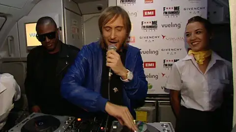 David Guetta, en el avión de Vueling David Guetta, en el avión de Vueling