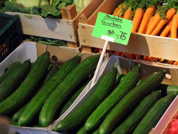 Un puesto que vende 'pepinos alemanes'