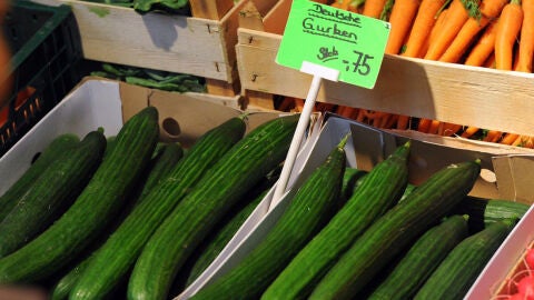 Un puesto que vende 'pepinos alemanes'