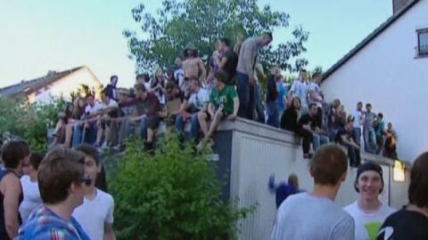 1600 personas se acoplan a un cumplea&ntilde;os hecho p&uacute;blico en Facebook