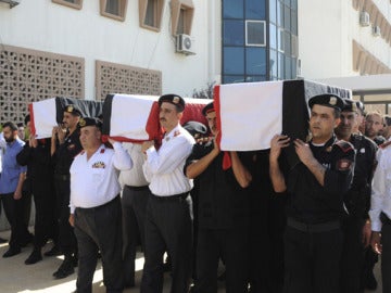 Funeral por los policías fallecidos en Damasco