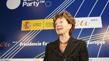 Neelie Kroes, vicepresidenta de la Comisión Europea y responsable de la Agenda Digital