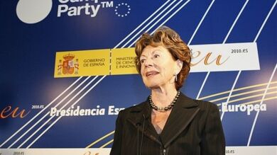 Neelie Kroes anuncia que trabaja en una ley de derechos de autor común en Europa