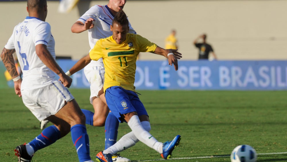 Neymar durante un partido con Brasil