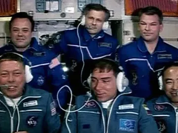 La nave rusa Soyuz con tres tripulantes se acopla con éxito a la EEI La nave rusa Soyuz con tres tripulantes se acopla con éxito a la EEI