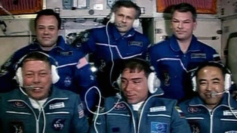 La nave rusa Soyuz con tres tripulantes se acopla con &eacute;xito a la EEI 