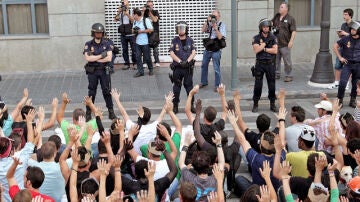 Manifestación en Valencia frente a la sede del PSOE