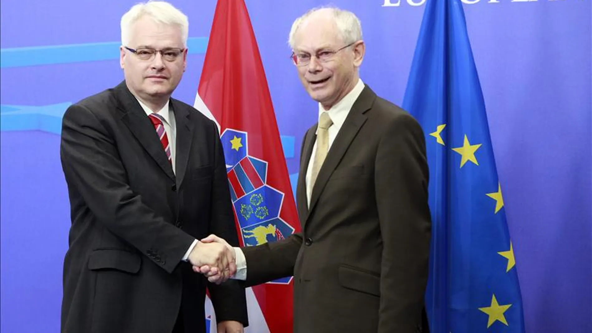 El presidente del Consejo Europeo, Herman Van Rompuy, da la bienvenida al presidente croata, Ivo Josipovic El presidente del Consejo Europeo, Herman Van Rompuy, da la bienvenida al presidente croata, Ivo Josipovic