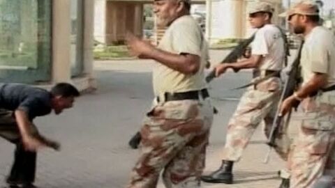 Soldados disparan a un estudiante