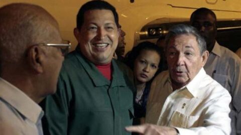 Hugo Ch&aacute;vez, operado en La Habana