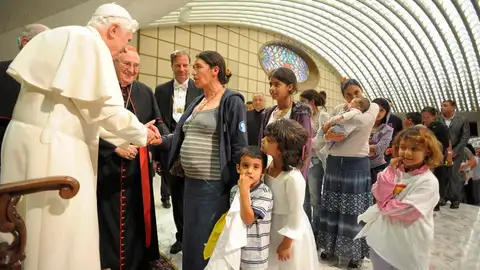 El papa recibe a los gitanos El papa recibe a los gitanos