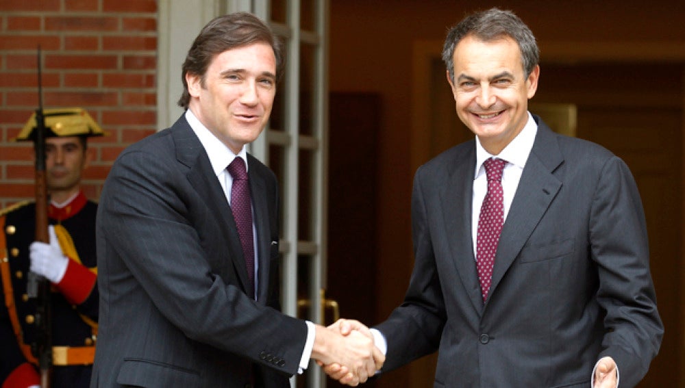 Zapatero junto a Passos Coelho en La Moncloa