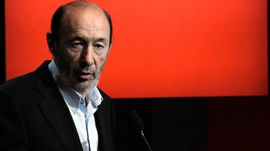 Rubalcaba dice que Bildu gobernaría en menos ayuntamientos 