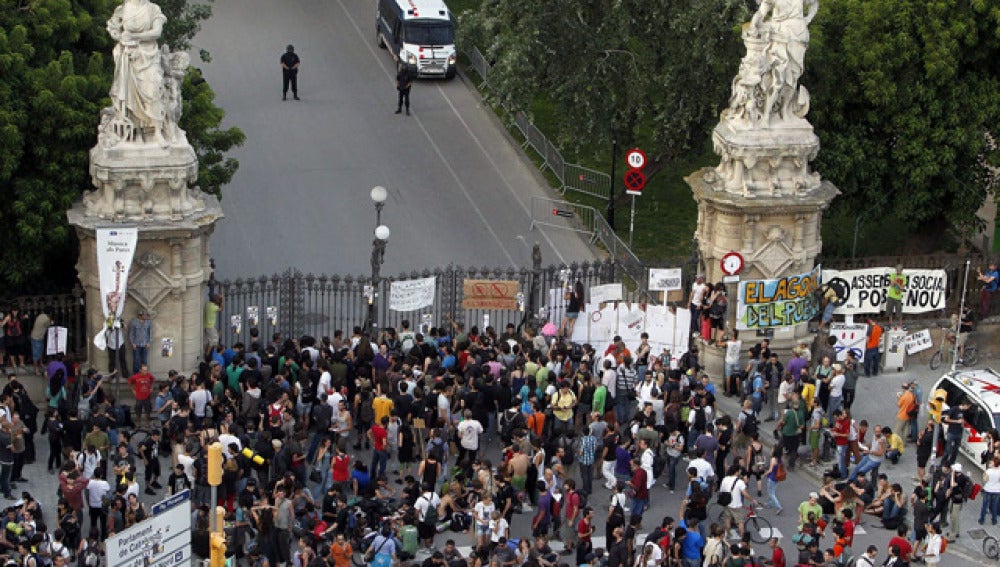 Los indignados, frente al Parlament