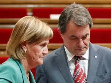 El presidente de la Generalitat, Artur Mas conversa con la presidenta de la cámara, Núria de Gispert El presidente de la Generalitat, Artur Mas conversa con la presidenta de la cámara, Núria de Gispert