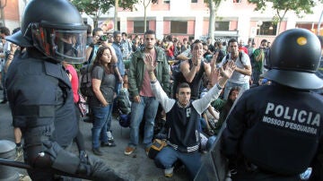Los 'indignados' catalanes se manifiestan a las puertas del Parlament / Imagen de archivo