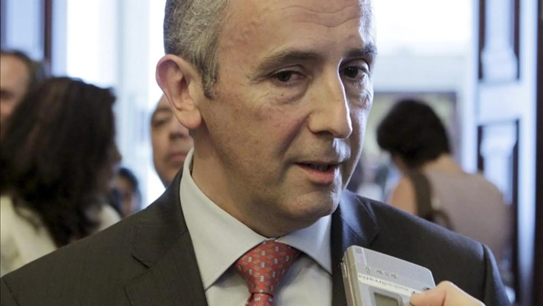 PNV y PSOE cierran seis traspasos para el País Vasco PNV y PSOE cierran seis traspasos para el País Vasco