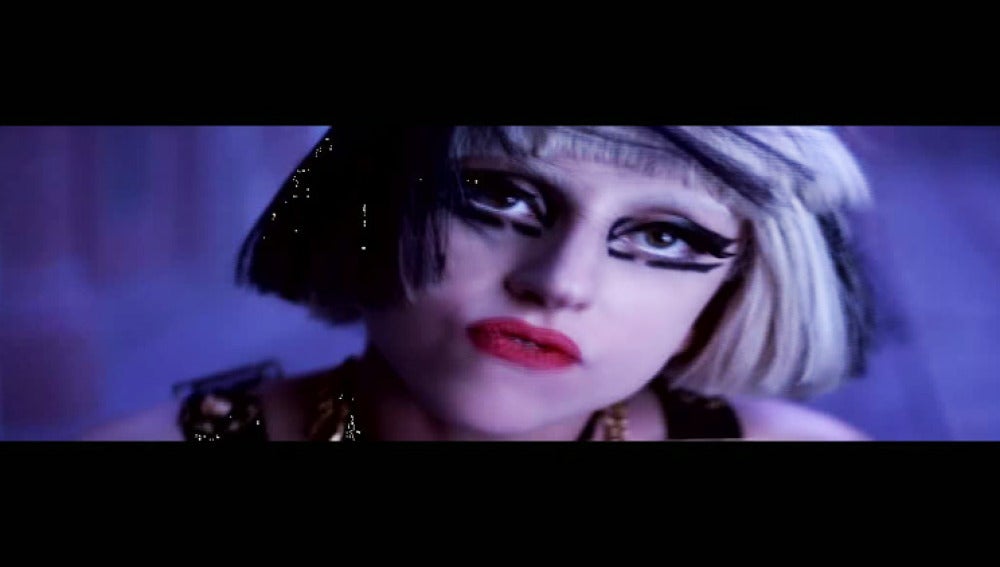 Lady Gaga en su nuevo videoclip ''The edge of Glory'