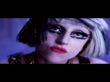 Lady Gaga en su nuevo videoclip ''The edge of Glory'